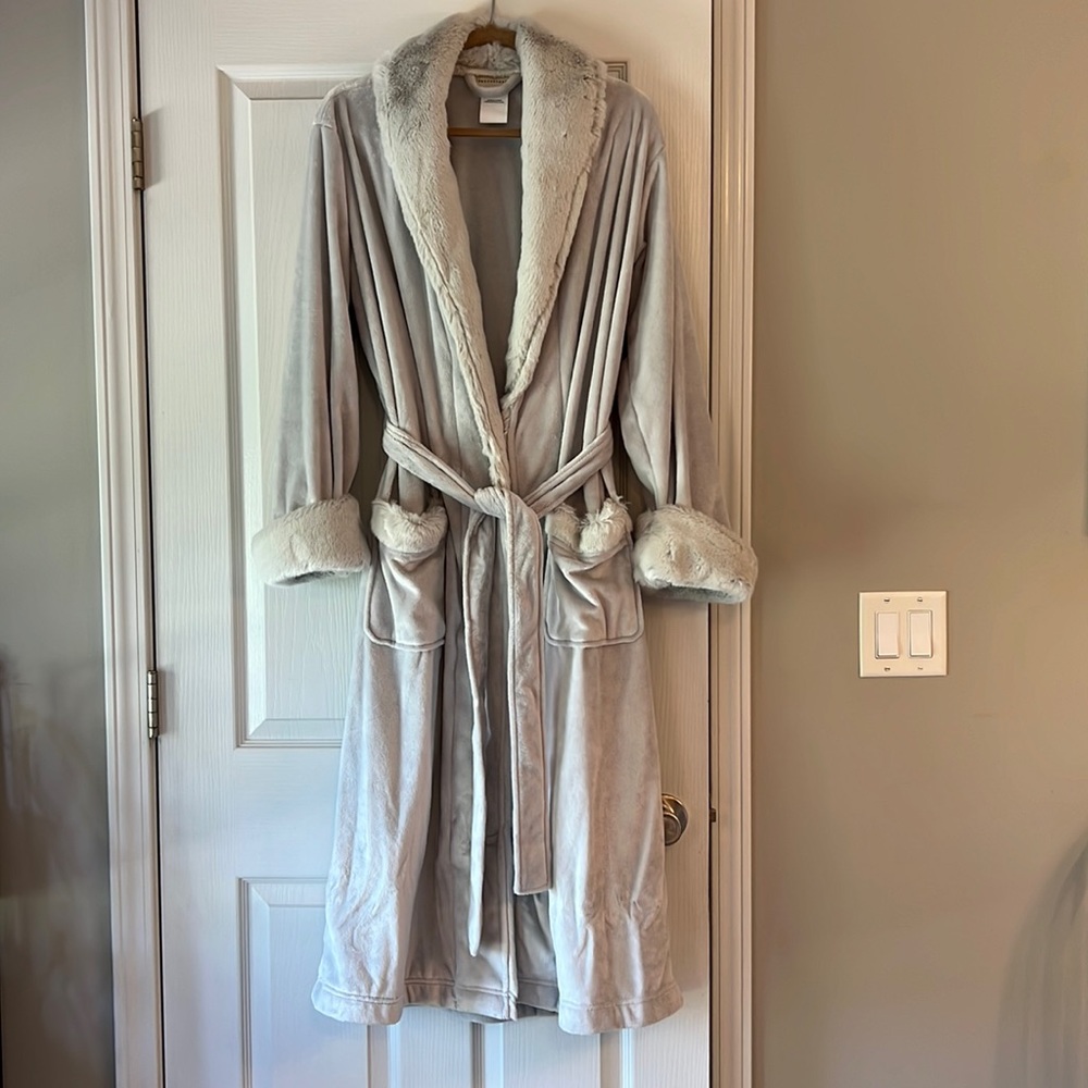 Pottery Barn Fur lined Robe Grey Size Medium